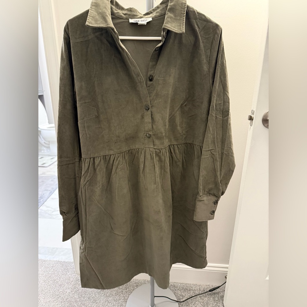 Nine West Green Empire Waist Dress. Perfect for Fall/Winter!